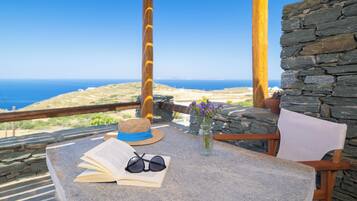 Deluxe Suite with Sea View , Ninemia | Terraza o patio