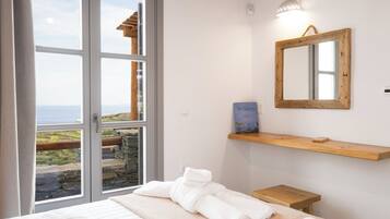 Superior Suite with Sea View , Batis & Avra | Caja fuerte, tabla de planchar con plancha, wifi gratis y ropa de cama