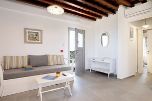 2-Bedroom Apartment with Sea View , Kalma | Coin séjour