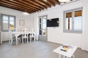 2-Bedroom Apartment with Sea View , Kalma | Cuisine privée