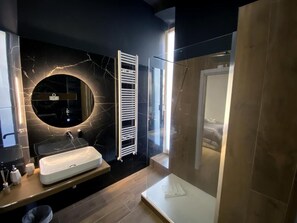 Double Room, Balcony | Bathroom - BUSINESS HOME VIA ISONZO (Foggia)