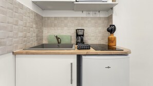 A compact kitchen with a microwave, coffee maker, and a small refrigerator. - Cozy Studio in Beaucaire Historic Center (Beaucaire)