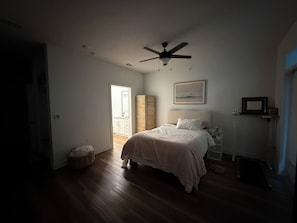 WiFi, bed sheets - Cozy studio apartment in peaceful East Austin with AC and gym access (Austin)