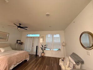 WiFi, bed sheets - Cozy studio apartment in peaceful East Austin with AC and gym access (Austin)