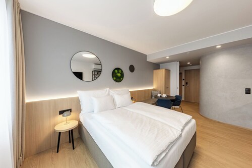 New 1-room apartment, self-check-in, underground parking, discount on wellness & fitness center