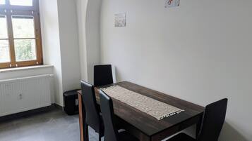 Standard-Apartment, Hügelblick | Speisen