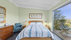Iron/ironing board, Internet, bed sheets - Awel -Y- Mor - Pet friendly beach retreat (Moggs Creek)
