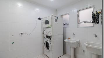 Shower, towels