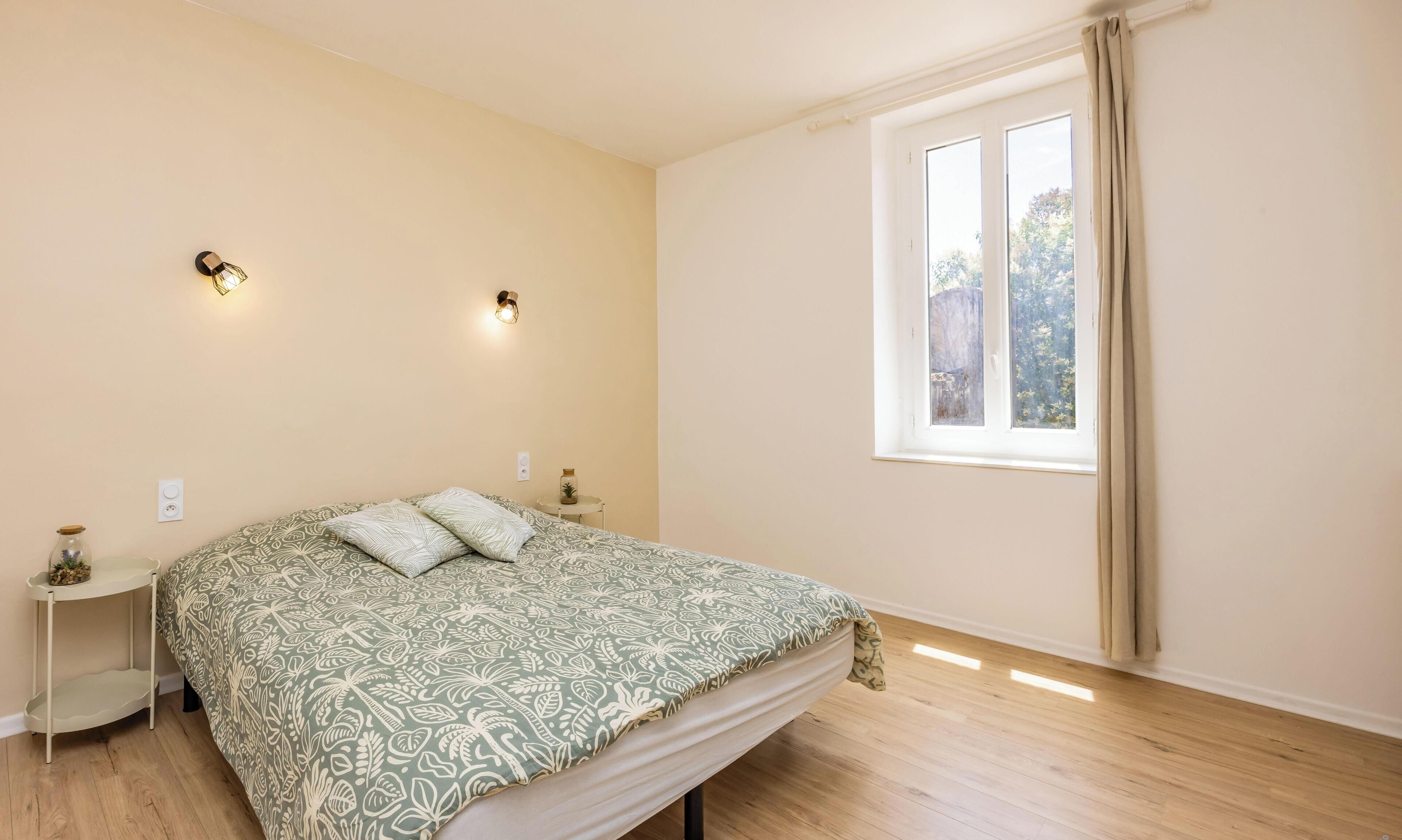 4 bedrooms, iron/ironing board, WiFi