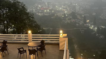 Phòng Suite Cao cấp, ban công, quang cảnh thung lũng | Khu ẩm thực ngoài trời