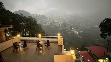 Khu ẩm thực ngoài trời