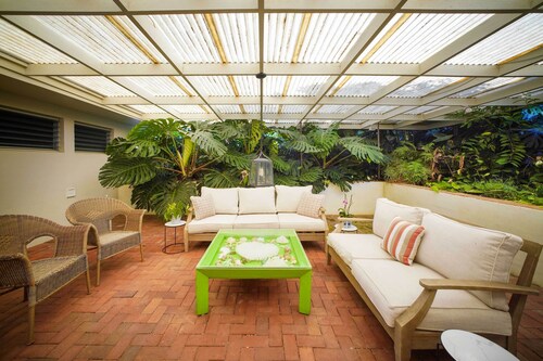 4 Mi to Beach! Ocean-view Group Haven in Honolulu