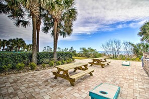 Interior - Myrtle Beachfront Bliss! 7th-floor Condo w/ Pool (Myrtle Beach)