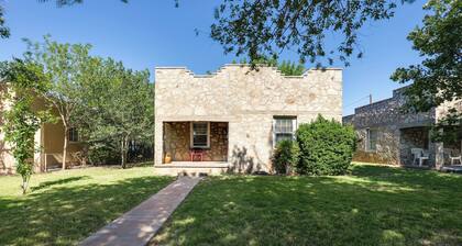 Walk to New Mexico Military Institute! Cozy Escape