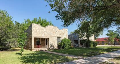 Walk to New Mexico Military Institute! Cozy Escape