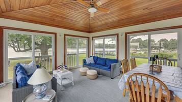 House (5 Bedrooms) | Interior