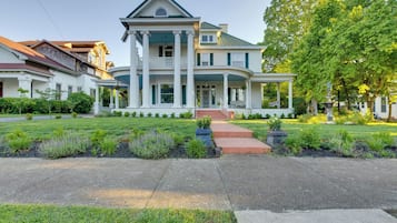 House (5 Bedrooms) | Front of property