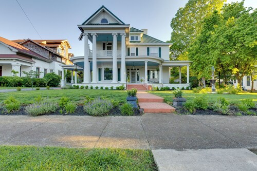 Walk to The Square! Historic Lawrenceburg Home