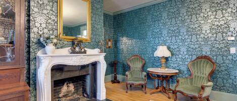 House (5 Bedrooms) | Interior