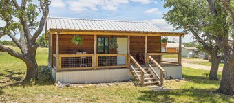 Romantic Wine Country Cabin Near Fredericksburg
