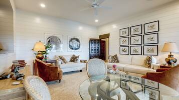 House (5 Bedrooms) | Interior