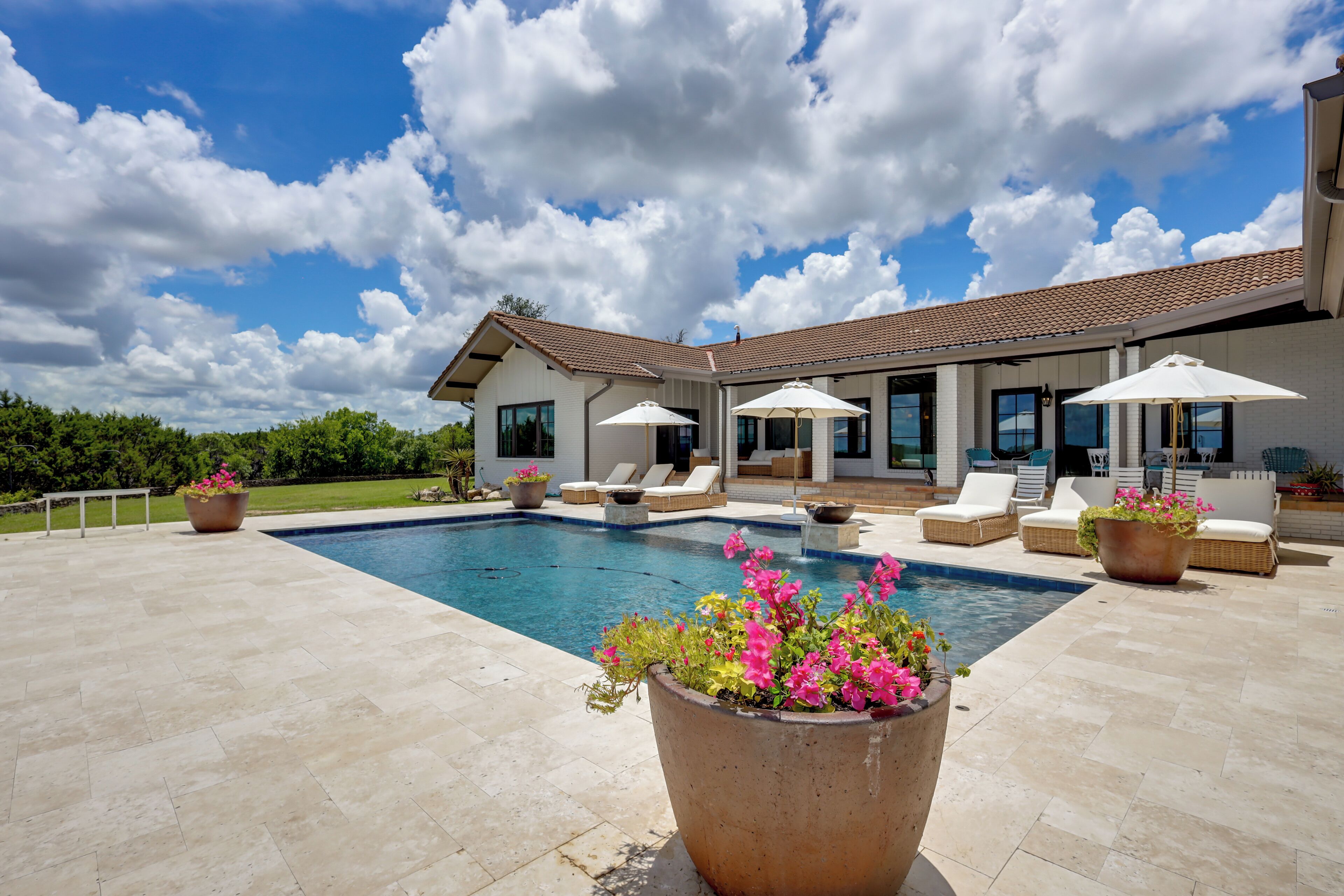 House (5 Bedrooms) | Front of property