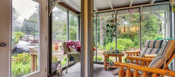 1 Mi to Beach! Lush Florence Retreat w/ Sunroom