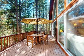 Interior - Projector & Deck! Family Cabin, 4 Mi to Lake Davis (Portola)