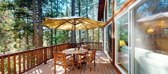 Projector & Deck! Family Cabin, 4 Mi to Lake Davis