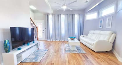 Fabulous 3-bedroom townhome with AC in vibrant Chicago