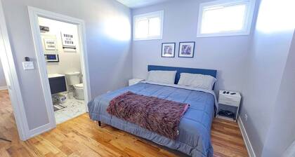Fabulous 3-bedroom townhome with AC in vibrant Chicago