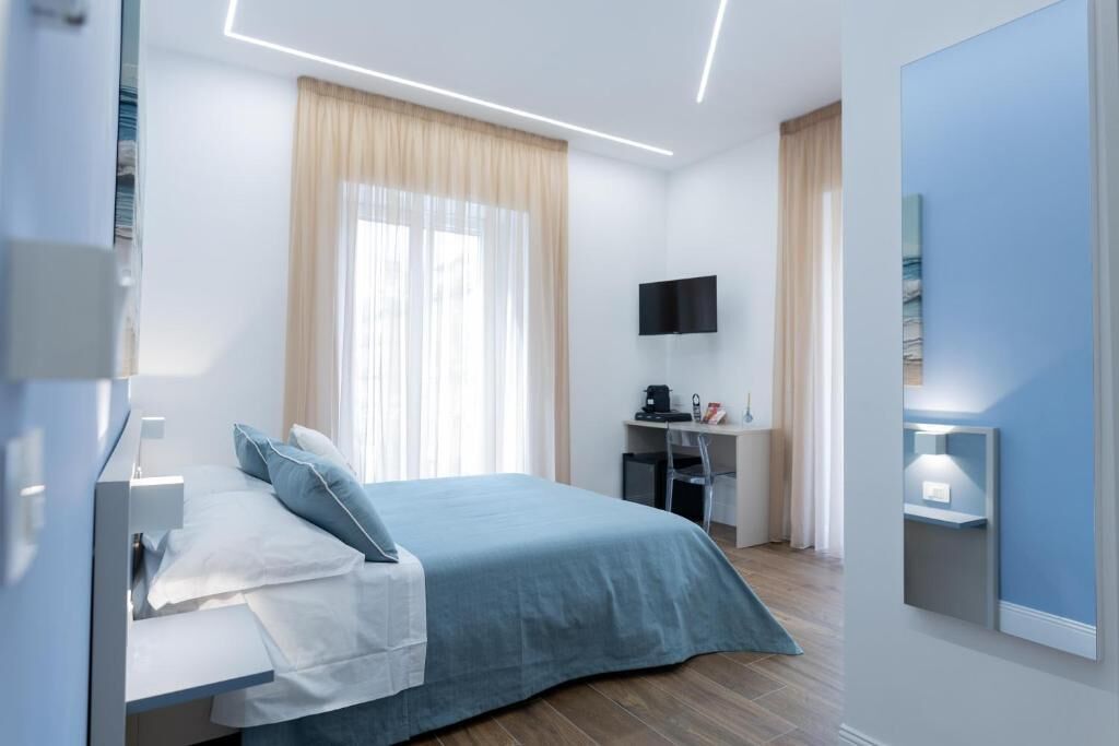 Superior-Doppelzimmer, Balkon, Stadtblick | Zimmersafe, schallisolierte Zimmer, Bügeleisen/Bügelbrett