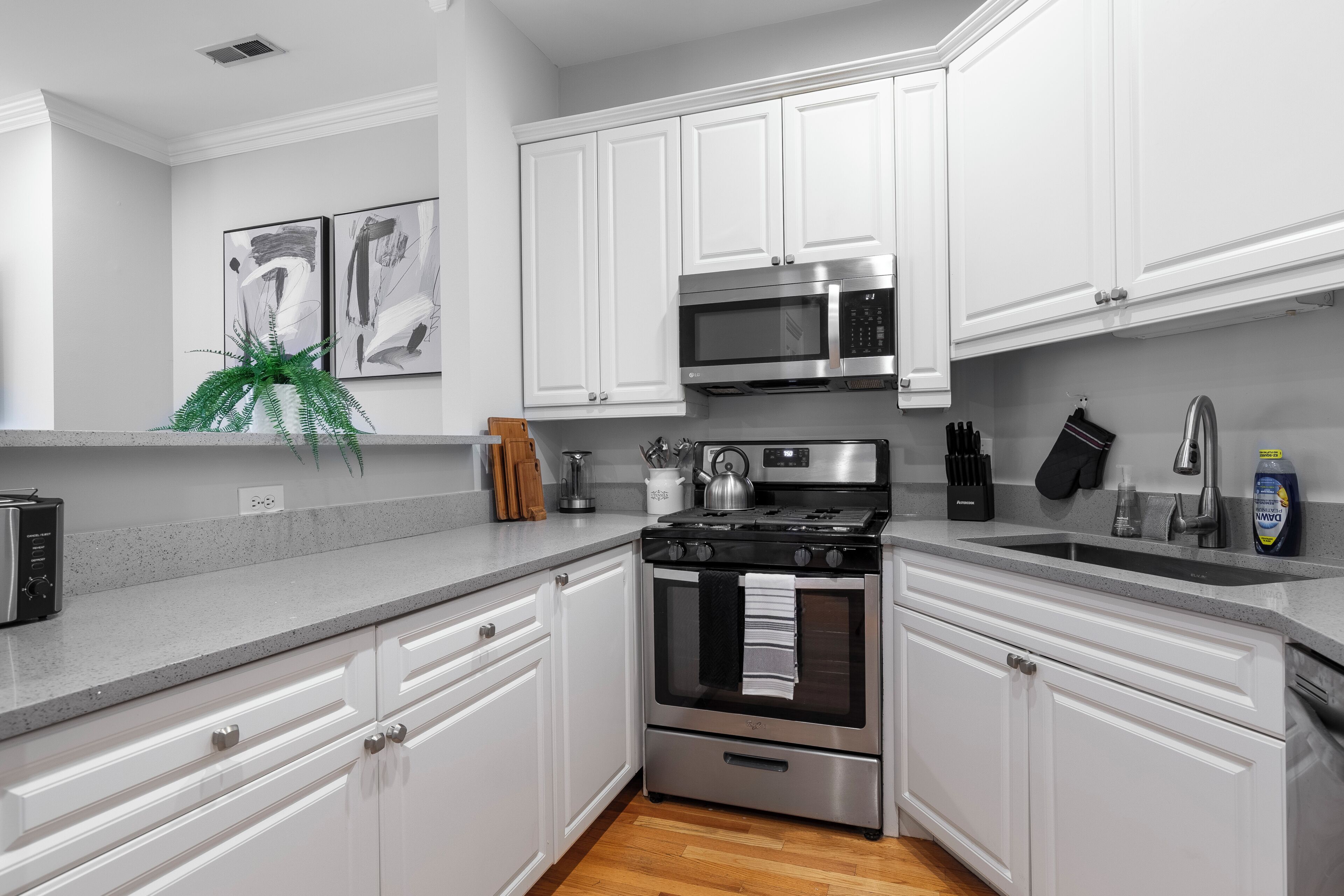 Coffee/tea maker, fridge, microwave, oven