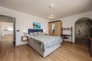 Iron/ironing board, WiFi, bed sheets - Villa Mariposa Azul with a private pool, terrace, and views of the Salt Lake (Torrevieja)