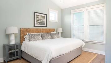 Desk, iron/ironing board, WiFi, bed sheets