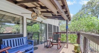 Little Flower House | Heated Cowboy Pool, Fire Pit & Minutes to the Square