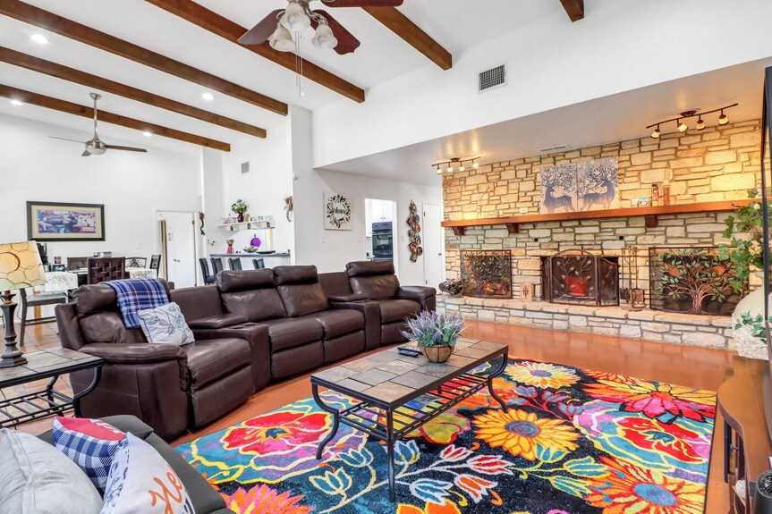 Little Flower House | Heated Cowboy Pool, Fire Pit & Minutes To The Square - Wimberley, TX
