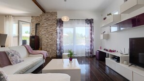 TV - Villa Elssa by Villas Guide (Ližnjan)