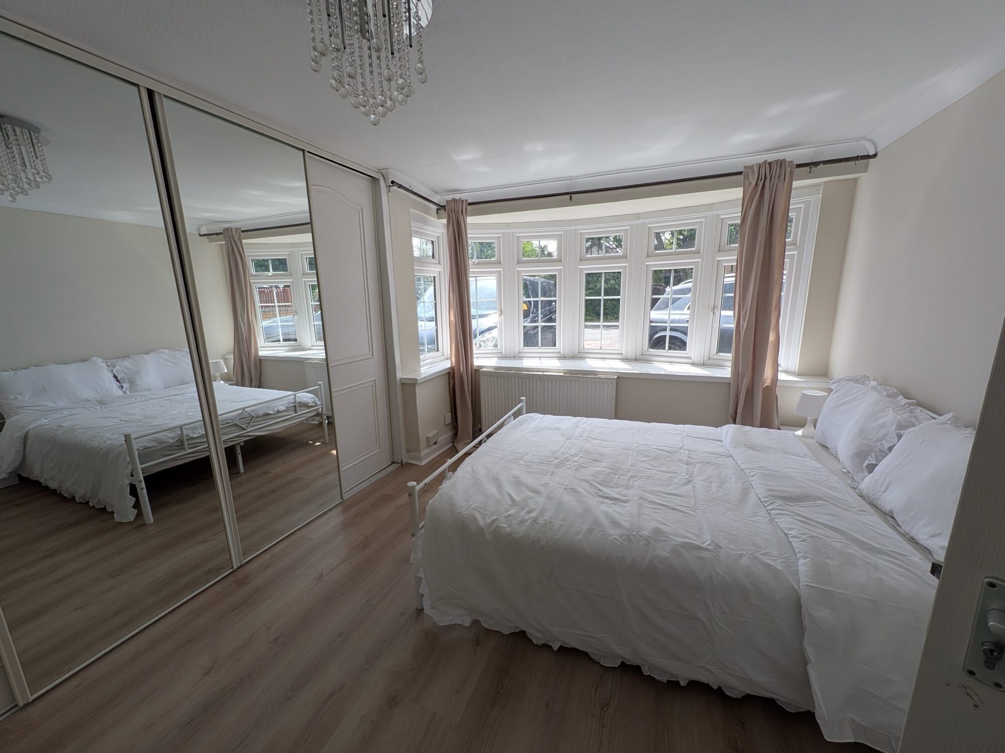 4 slaapkamers, een strijkplank/strijkijzer, wifi, beddengoed