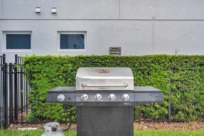 House | 11 bedrooms, Internet - 11br Sleeps 24 Theater Pool Spa Waterpark (Kissimmee)