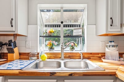 Lusby 5BD Family Home With Private Beach Access
