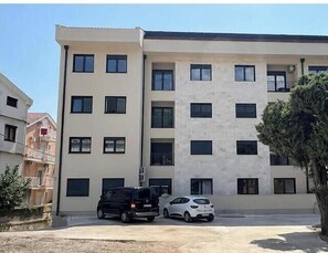 Exterior - Modern 3 Bedroom Apartment in Quiet Budva with 2 Balconies (Budva)