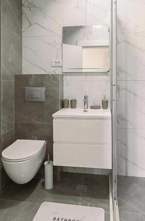 Shower, hair dryer, towels, soap - Modern 3 Bedroom Apartment in Quiet Budva with 2 Balconies (Budva)