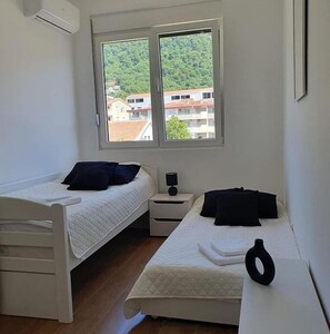 3 bedrooms, iron/ironing board, free WiFi, bed sheets - Modern 3 Bedroom Apartment in Quiet Budva with 2 Balconies (Budva)