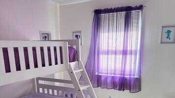 3 bedrooms, iron/ironing board, WiFi, bed sheets