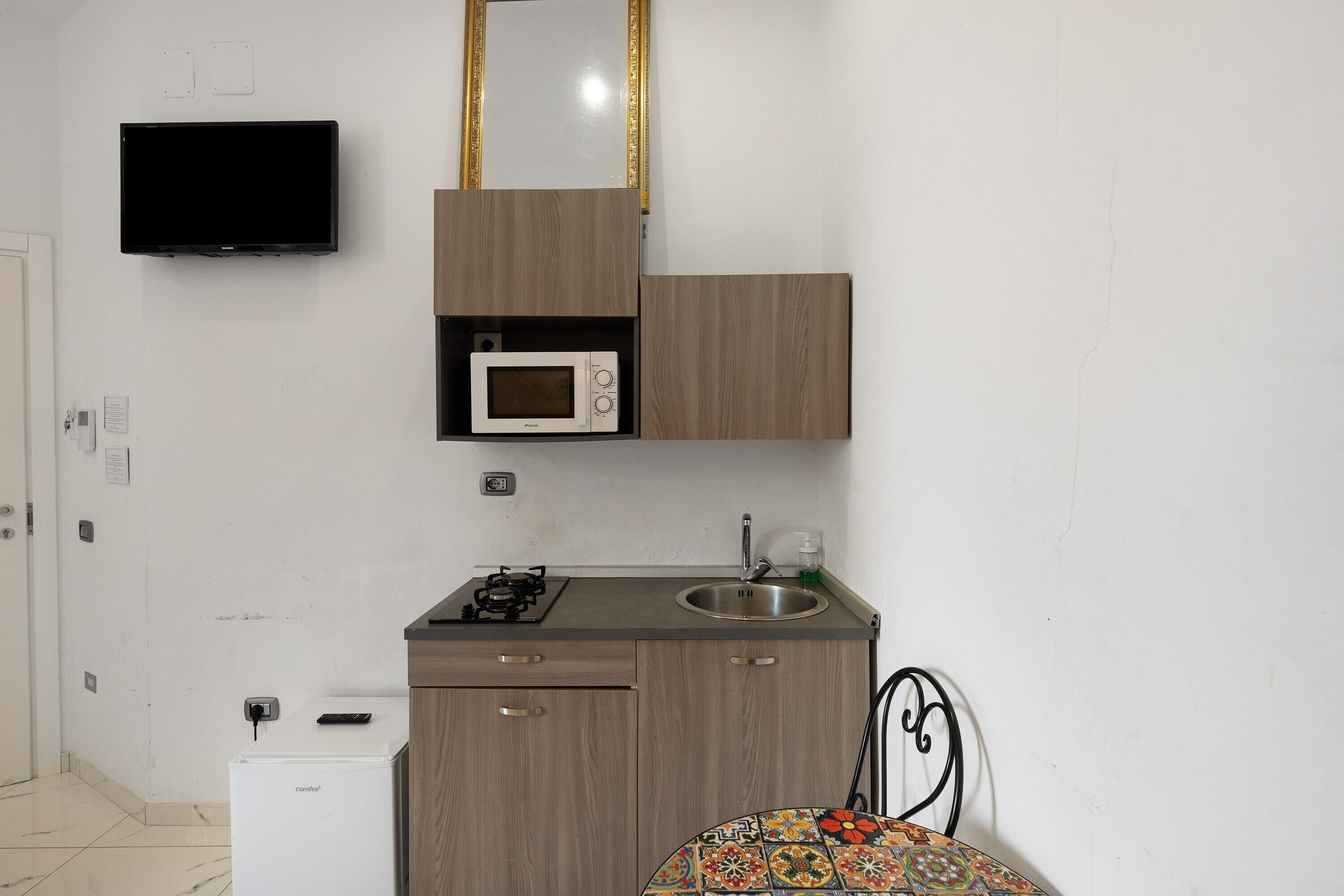 Fridge, microwave, stovetop, cookware/dishes/utensils