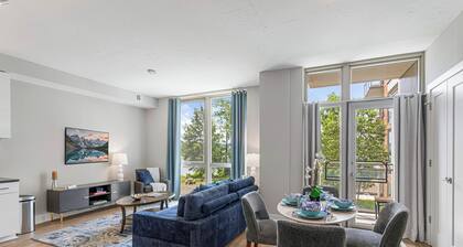 Riverfront condo 2BR 2BA, near NDU, w/roof deck & pkg