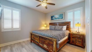 Room - H2O Getaway: 3  BR, 2  BA House in Gilchrist, Sleeps 10 (Gilchrist)
