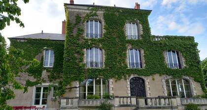 Elégante demeure art déco avec piscine et vue sur Loire aux portes d'Orléans