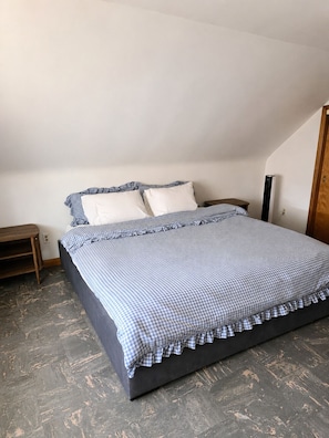 3 bedrooms, free WiFi, bed sheets